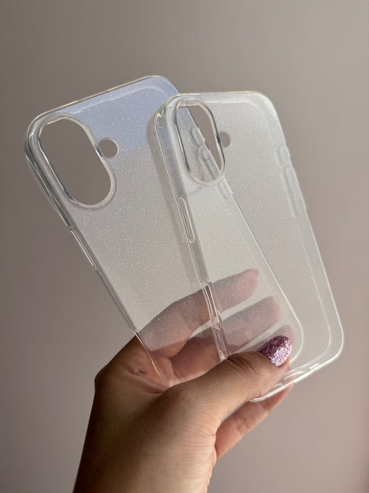 Carcasa transparente con brillos sutiles, solo disponible para línea iPhone “16”