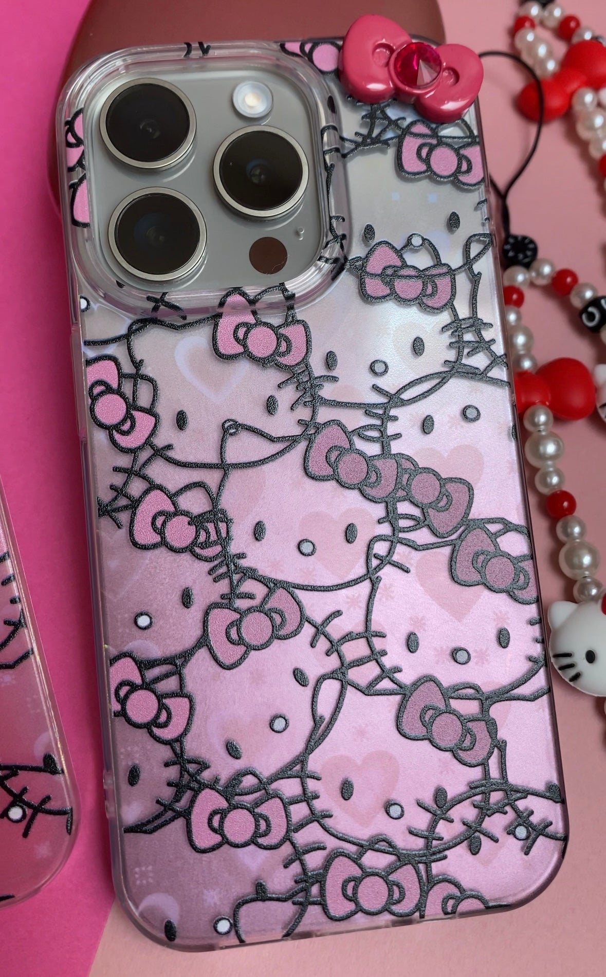 Case Hello Kitty + corazones holograficos 💖