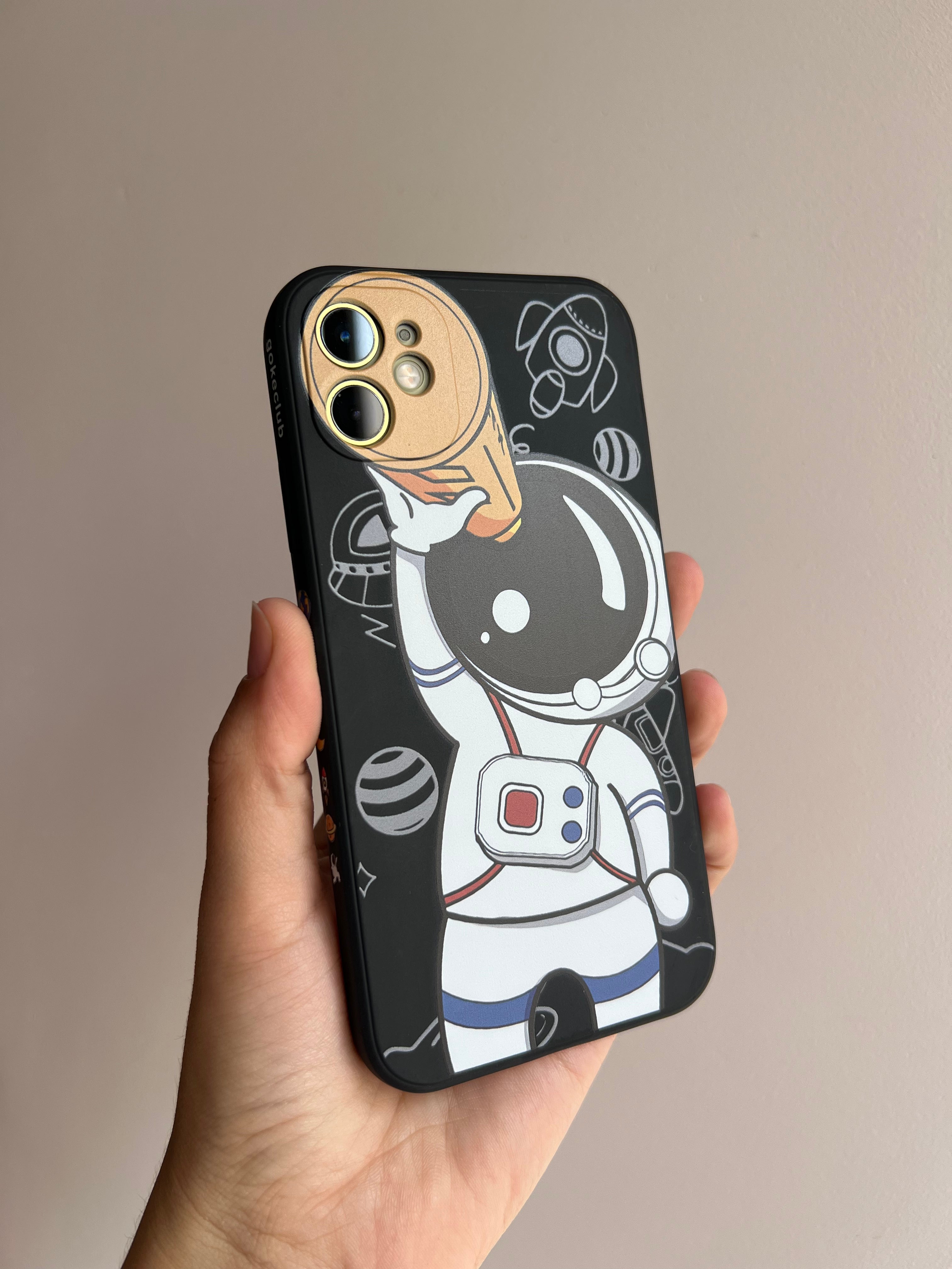 Carcasa Astronauta con strap de silicona storebyabbye