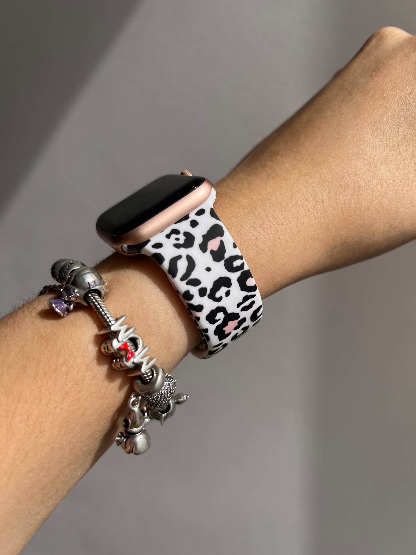 Correa AppleWatch animal print negro/rosado💝