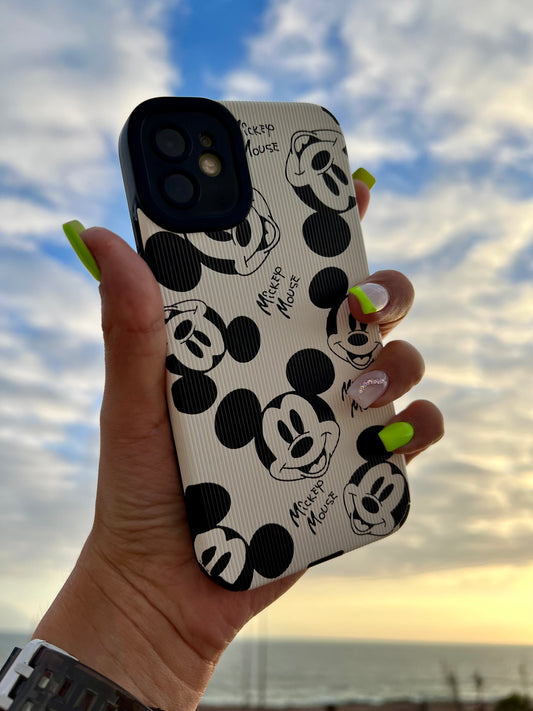 Carcasa Mickey Mouse (blanco y negro)