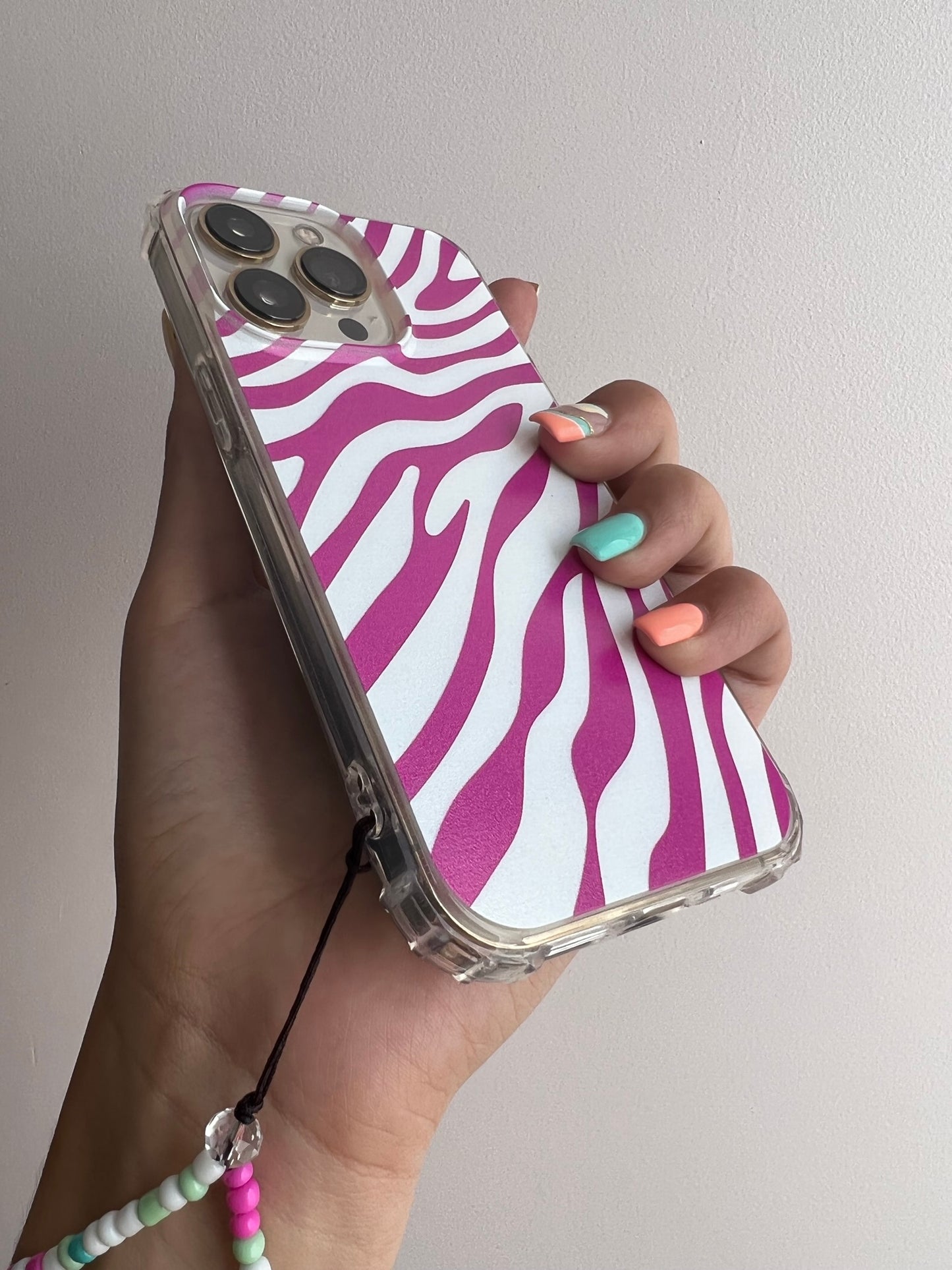 Carcasa Zebra fucsia con Strap’s ✨